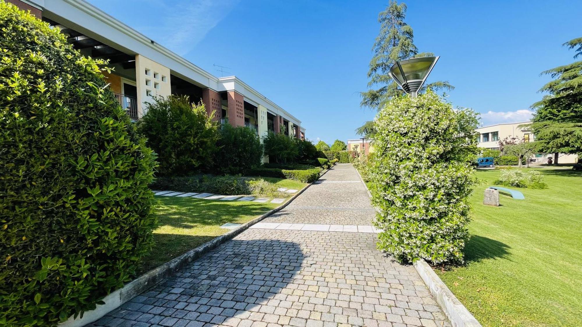 Casa Vacanze Blue Lake Padenghe sul Garda Exterior photo