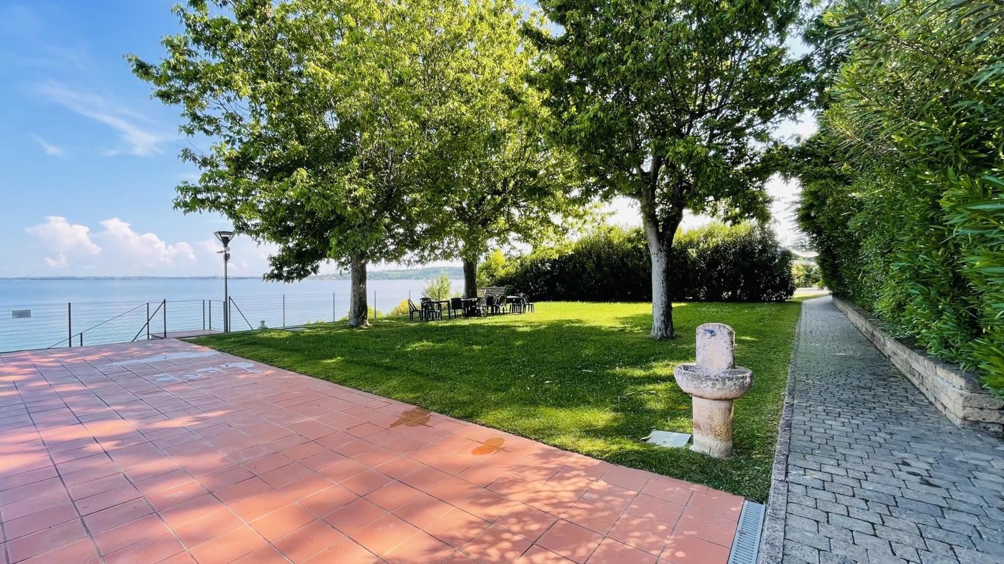 Casa Vacanze Blue Lake Padenghe sul Garda Exterior photo